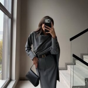 Alternative view of 1Grise suit🐾